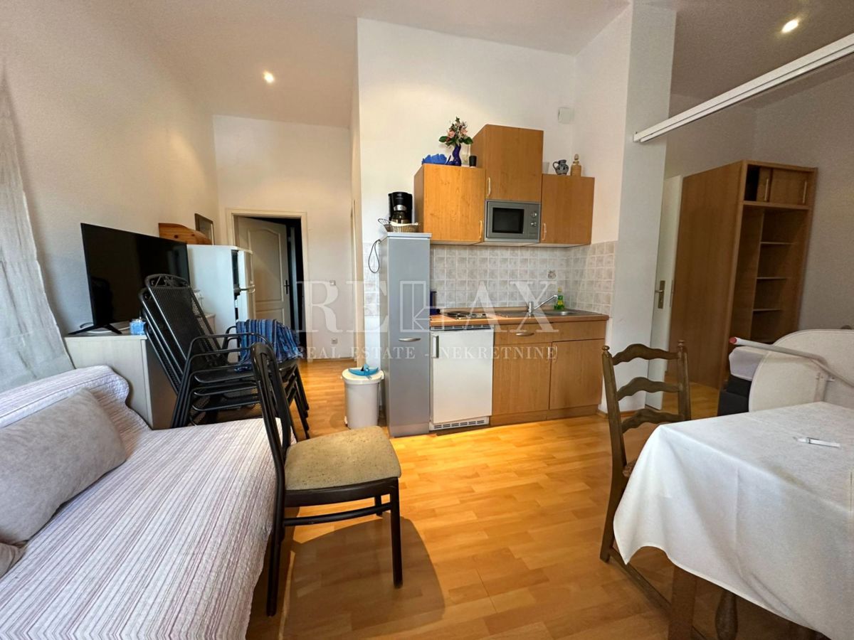 Crikvenica - Casa nel centro più ampio con 7 appartamenti