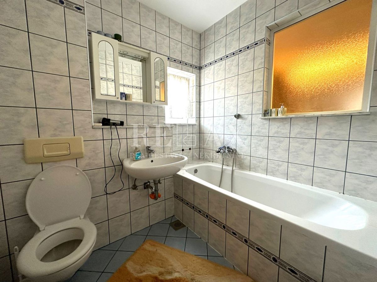 Crikvenica - Casa nel centro più ampio con 7 appartamenti