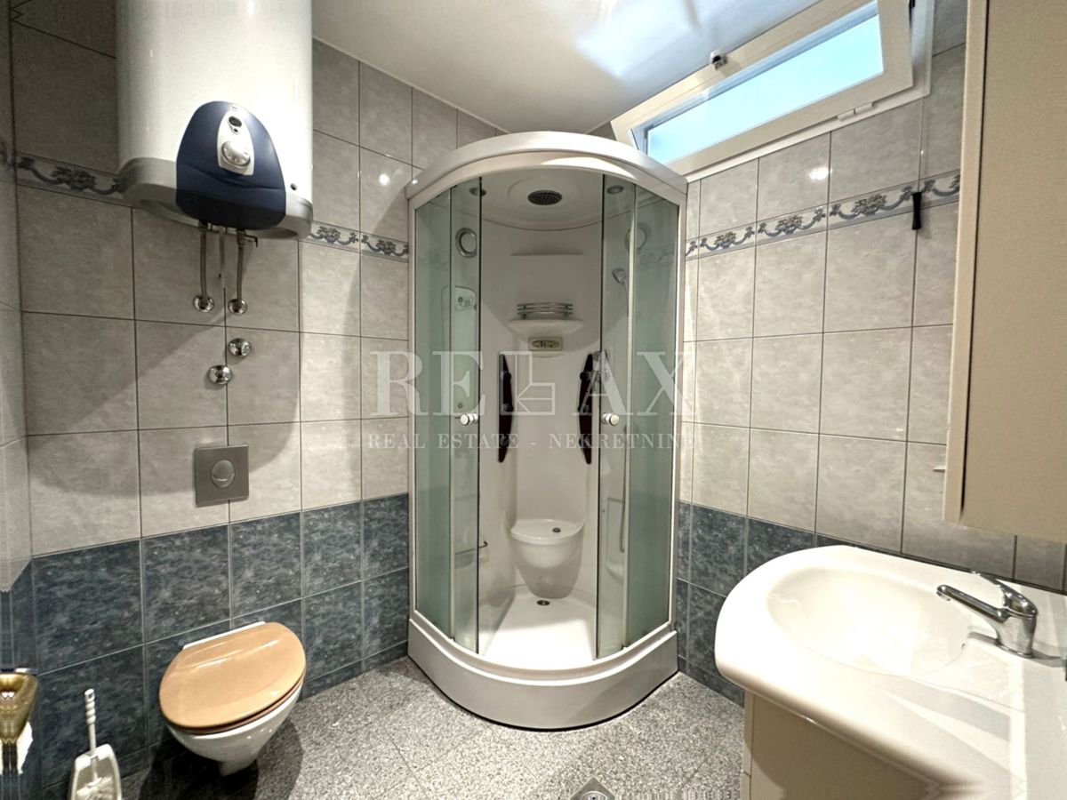 Crikvenica - Casa nel centro più ampio con 7 appartamenti