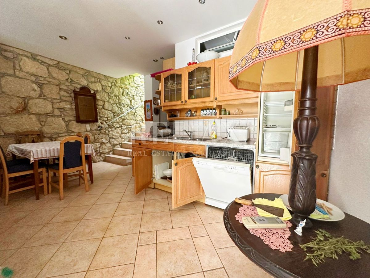 Crikvenica - Casa nel centro più ampio con 7 appartamenti