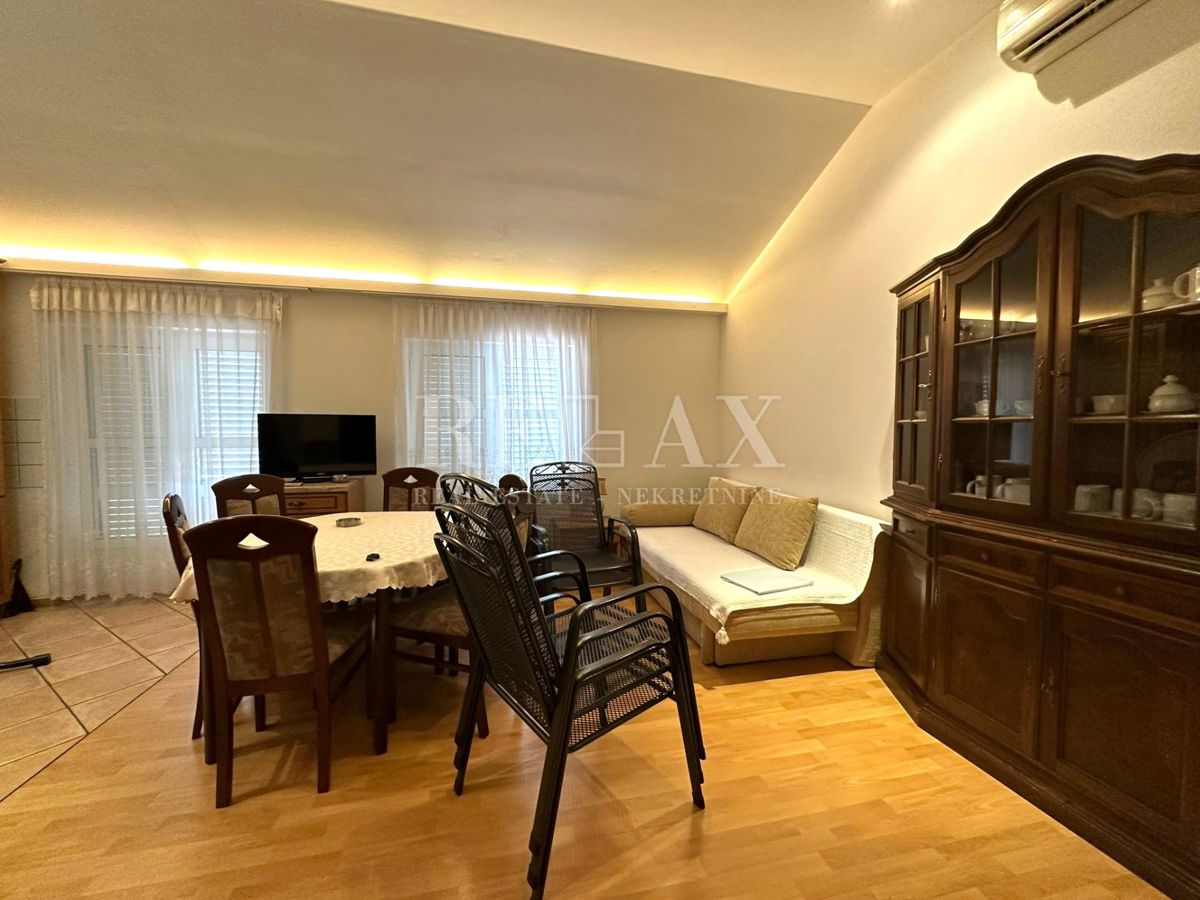 Crikvenica - Casa nel centro più ampio con 7 appartamenti