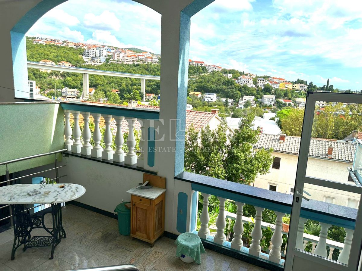 Crikvenica - Casa nel centro più ampio con 7 appartamenti