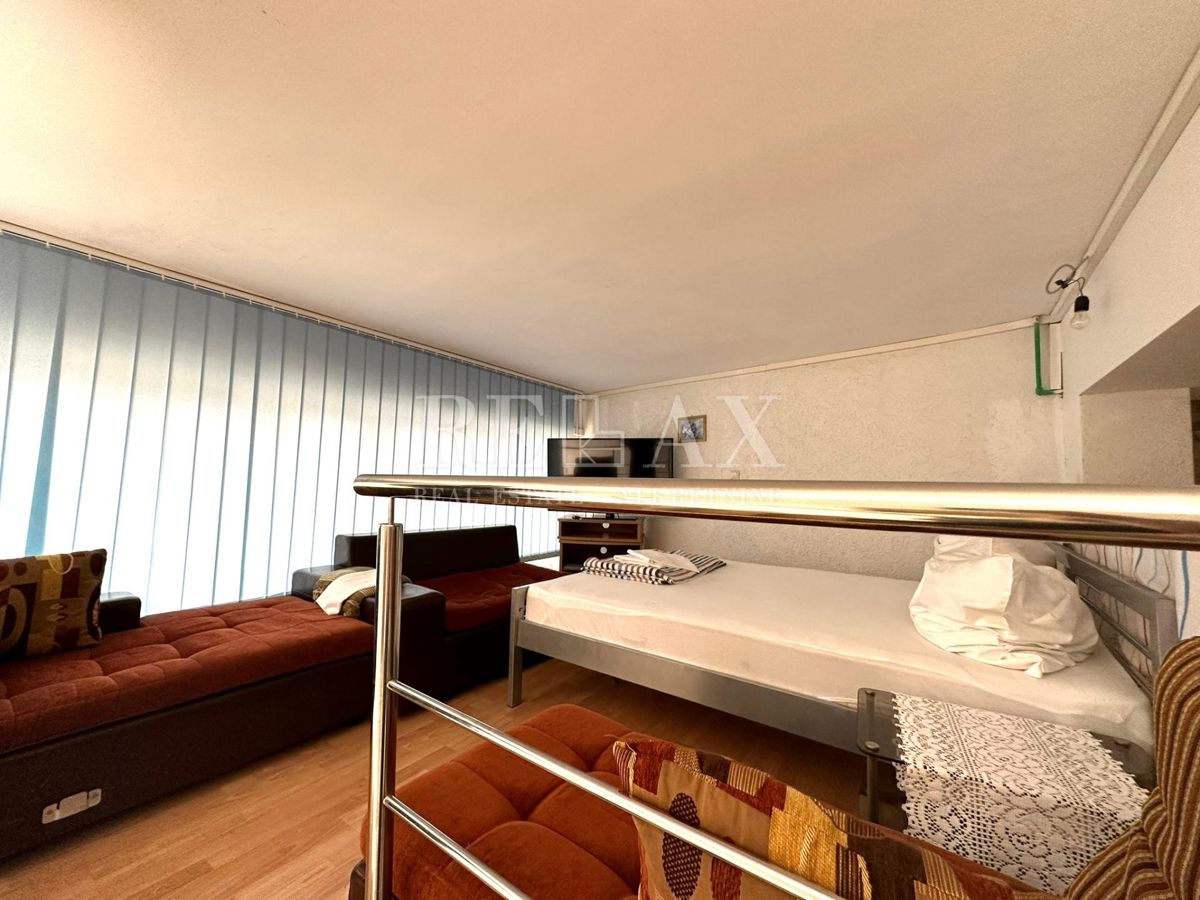 Crikvenica - Casa nel centro più ampio con 7 appartamenti