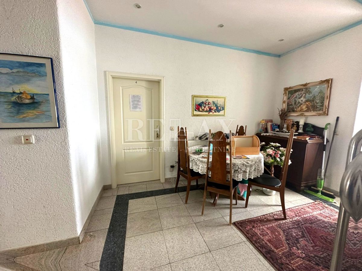Crikvenica - Casa nel centro più ampio con 7 appartamenti
