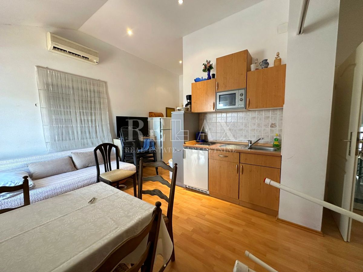 Crikvenica - Casa nel centro più ampio con 7 appartamenti