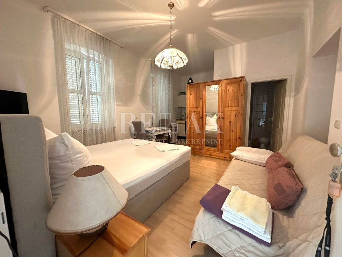 Crikvenica - Casa nel centro più ampio con 7 appartamenti