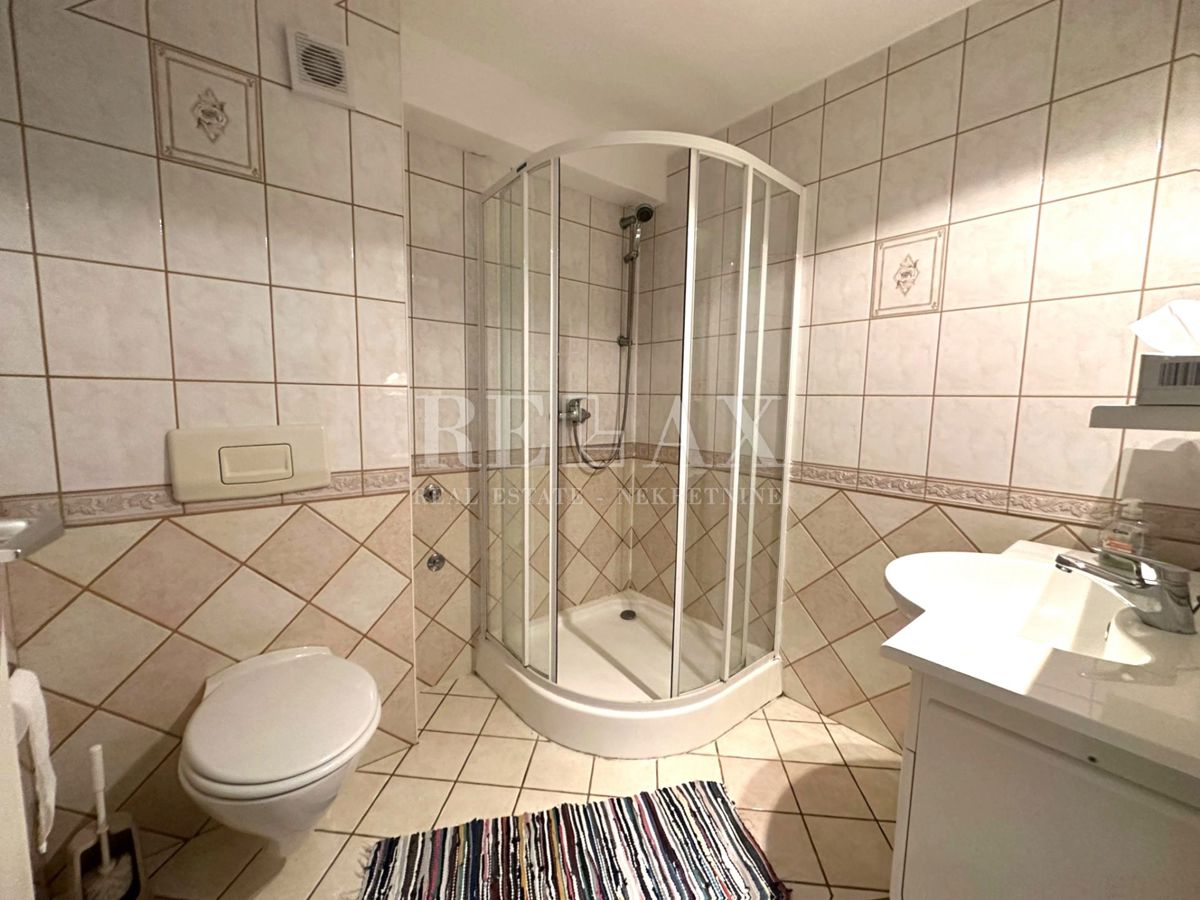 Crikvenica - Casa nel centro più ampio con 7 appartamenti