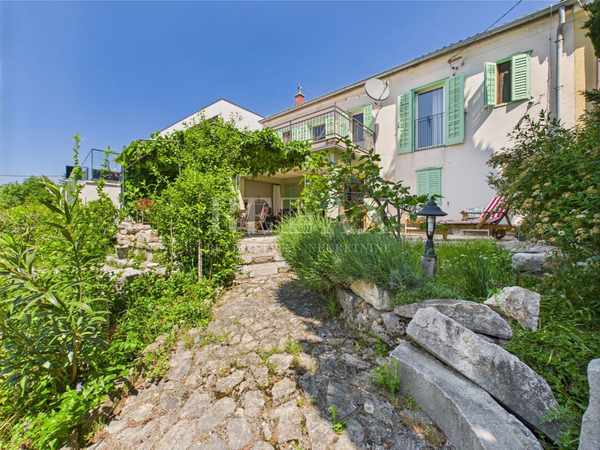 Dramalj - casa in pietra con vista panoramica