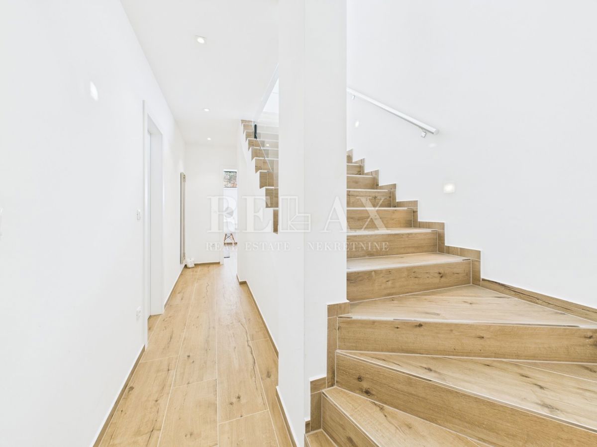 Njivice - appartamento duplex con piscina e giardino