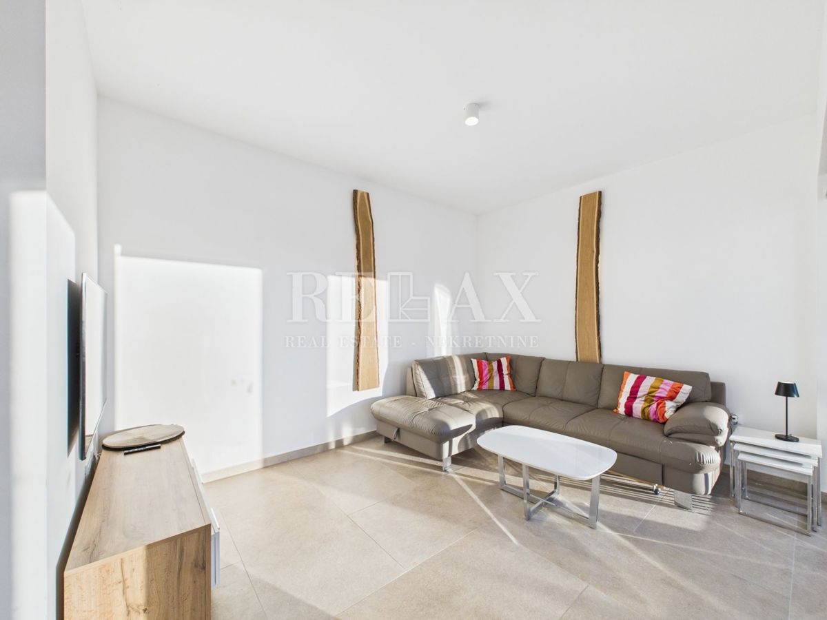 Njivice - appartamento duplex con piscina e giardino