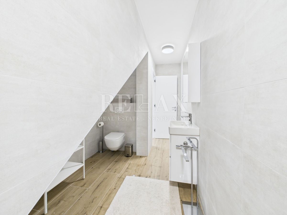 Njivice - appartamento duplex con piscina e giardino