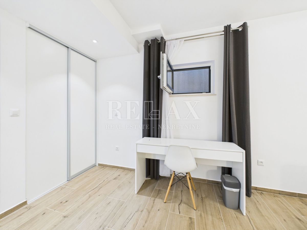 Njivice - appartamento duplex con piscina e giardino