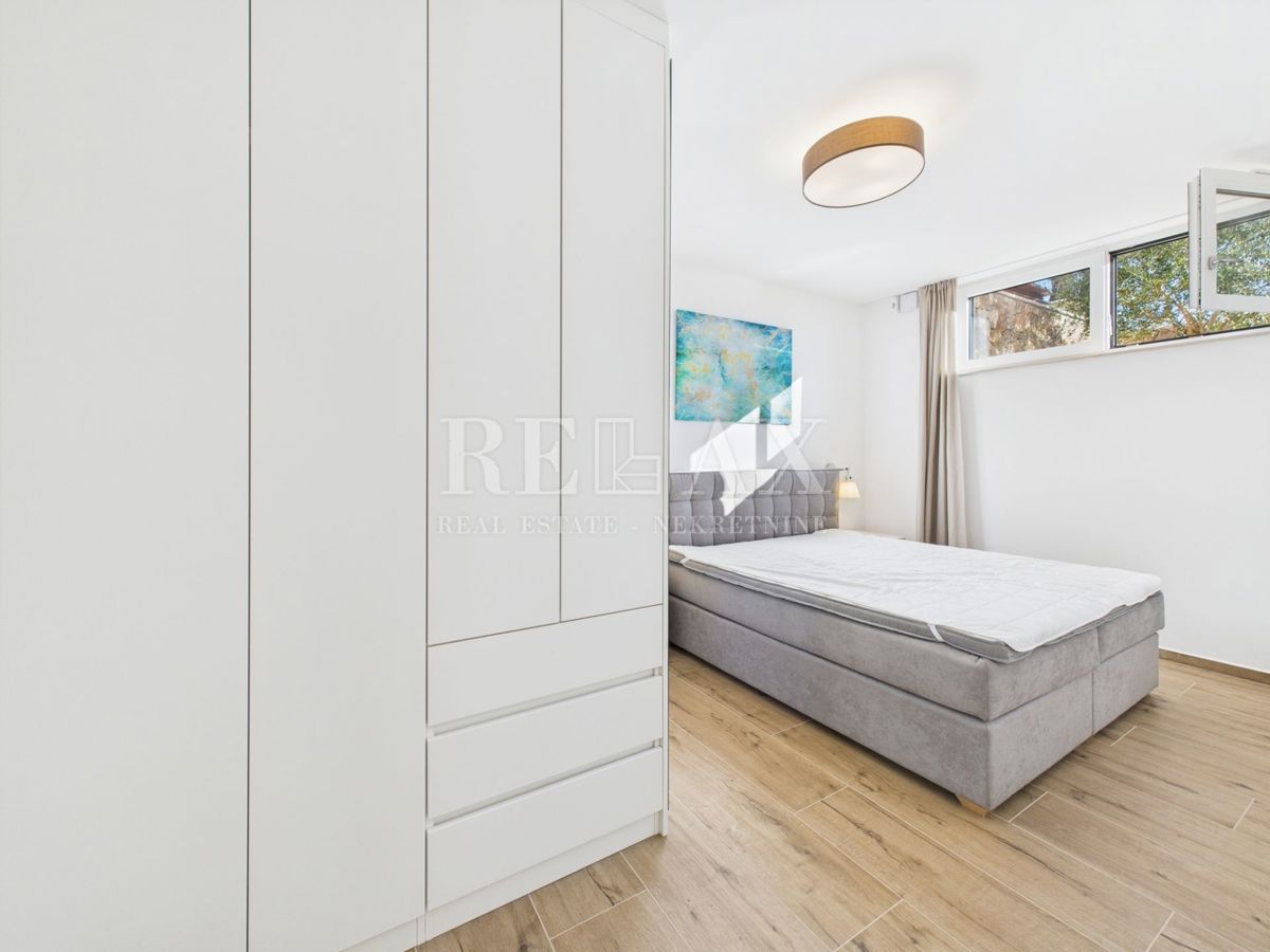 Njivice - appartamento duplex con piscina e giardino