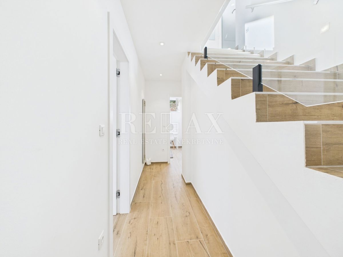 Njivice - appartamento duplex con piscina e giardino