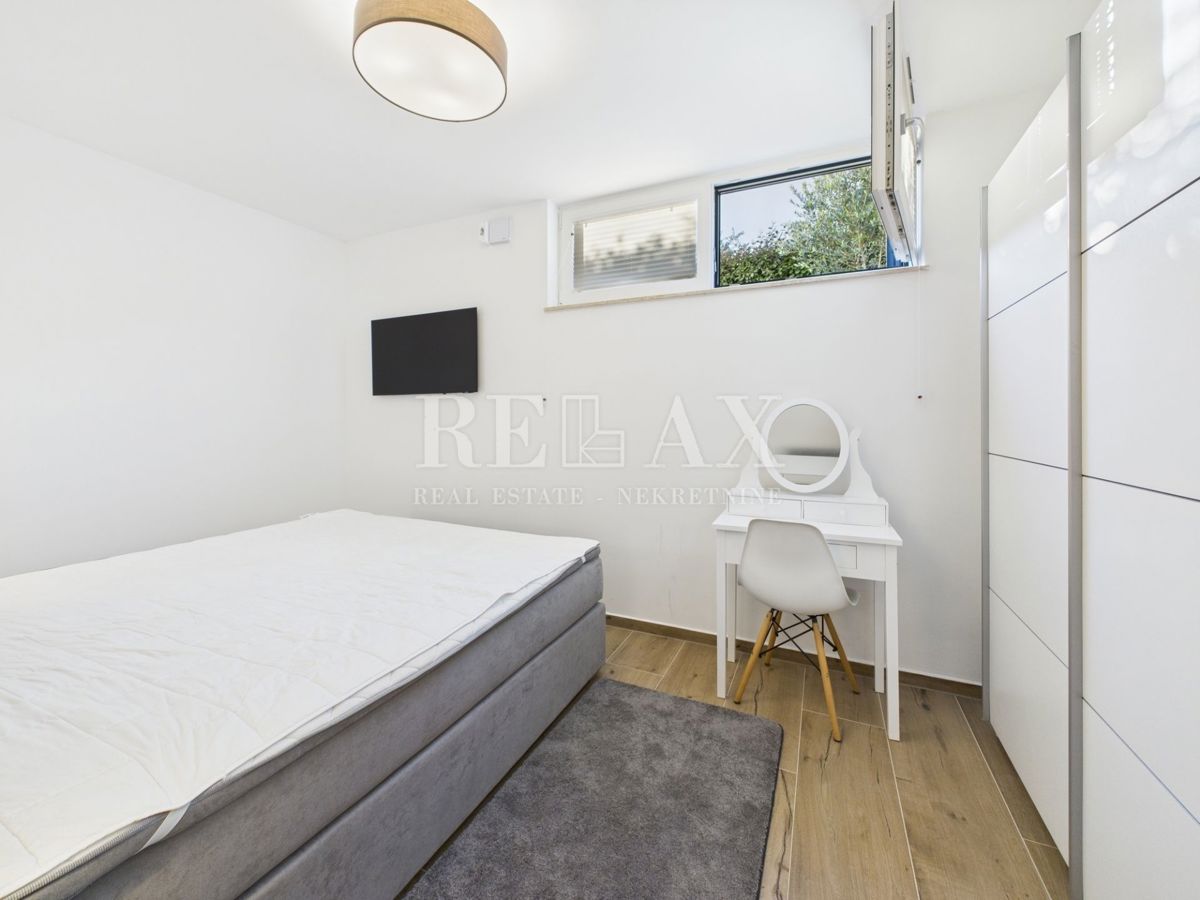 Njivice - appartamento duplex con piscina e giardino