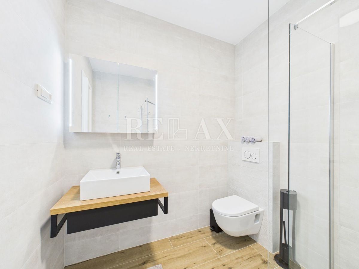 Njivice - appartamento duplex con piscina e giardino