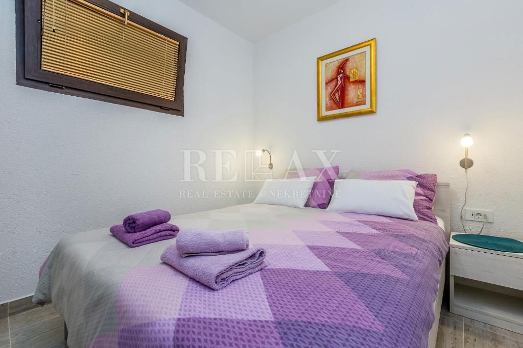 Isola di Krk, Malinska - appartamento con una camera da letto e giardino