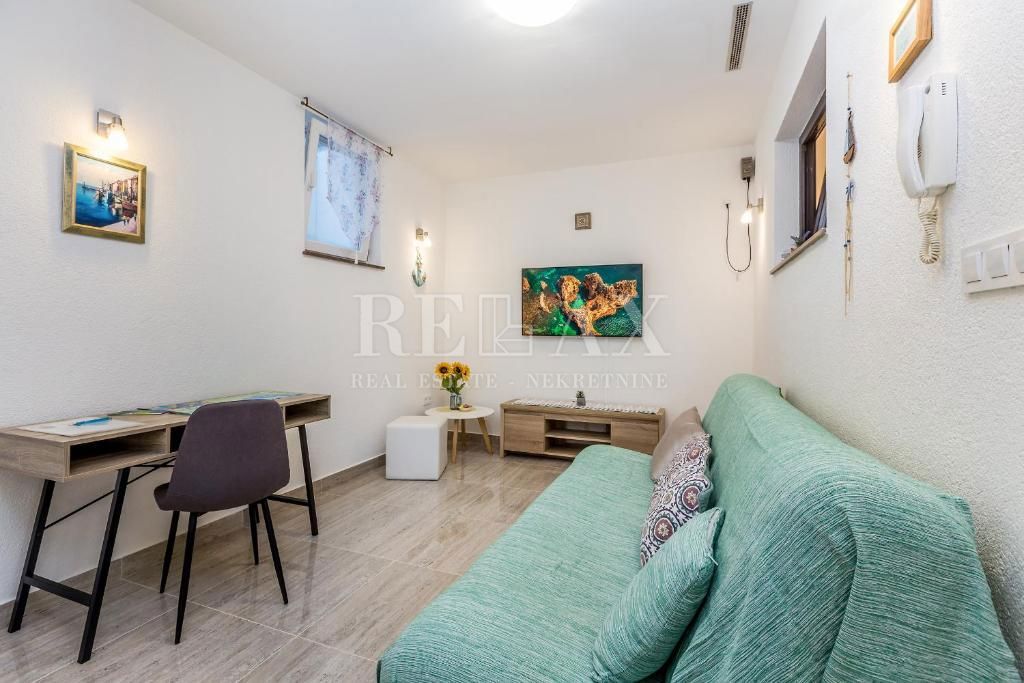 Isola di Krk, Malinska - appartamento con una camera da letto e giardino