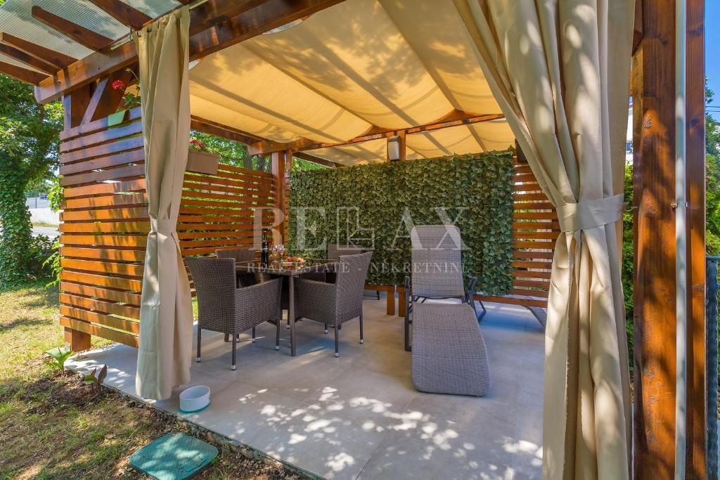 Isola di Krk, Malinska - appartamento con una camera da letto e giardino