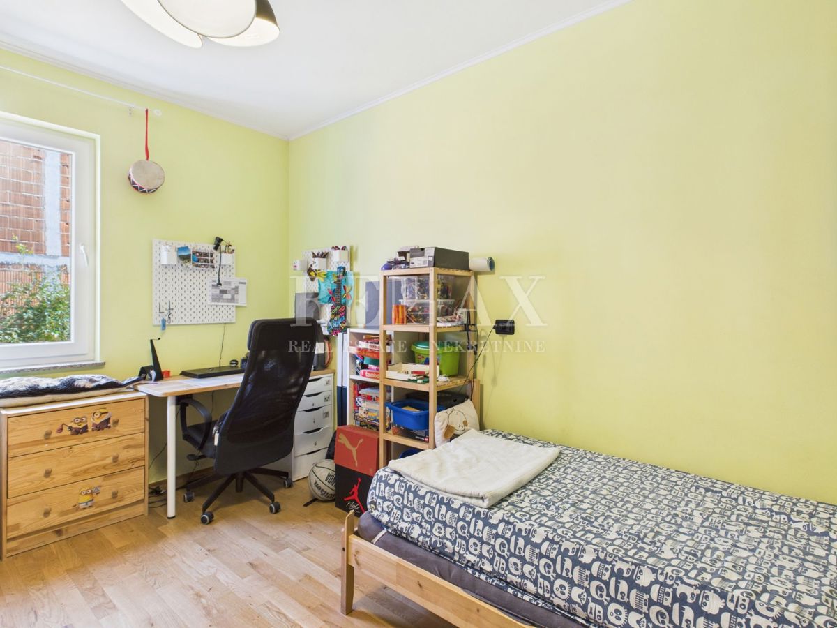 Crikvenica - spazioso appartamento con giardino e parcheggio