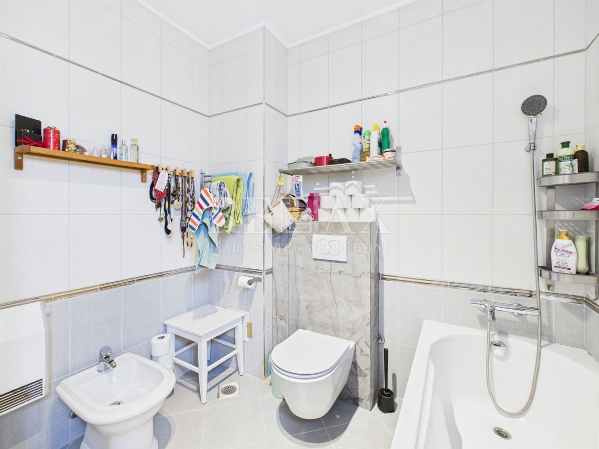 Crikvenica - spazioso appartamento con giardino e parcheggio