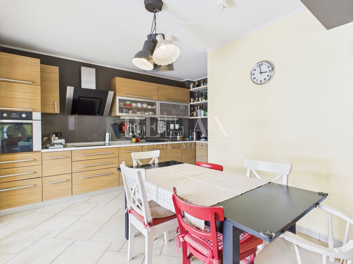 Crikvenica - spazioso appartamento con giardino e parcheggio