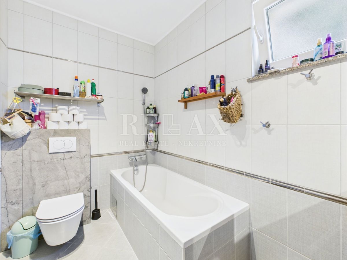 Crikvenica - spazioso appartamento con giardino e parcheggio