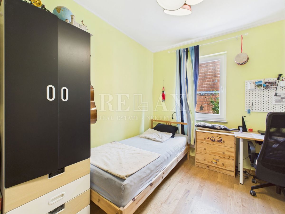 Crikvenica - spazioso appartamento con giardino e parcheggio