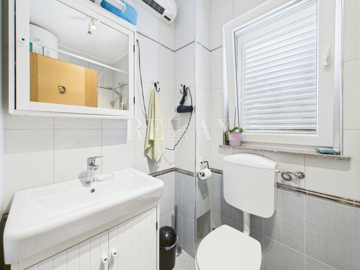 Crikvenica - spazioso appartamento con giardino e parcheggio