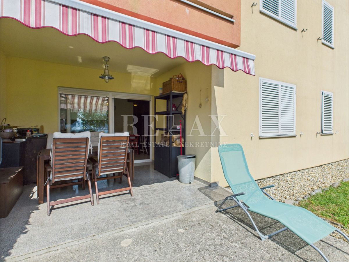 Crikvenica - spazioso appartamento con giardino e parcheggio