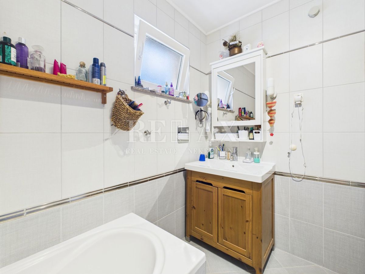 Crikvenica - spazioso appartamento con giardino e parcheggio