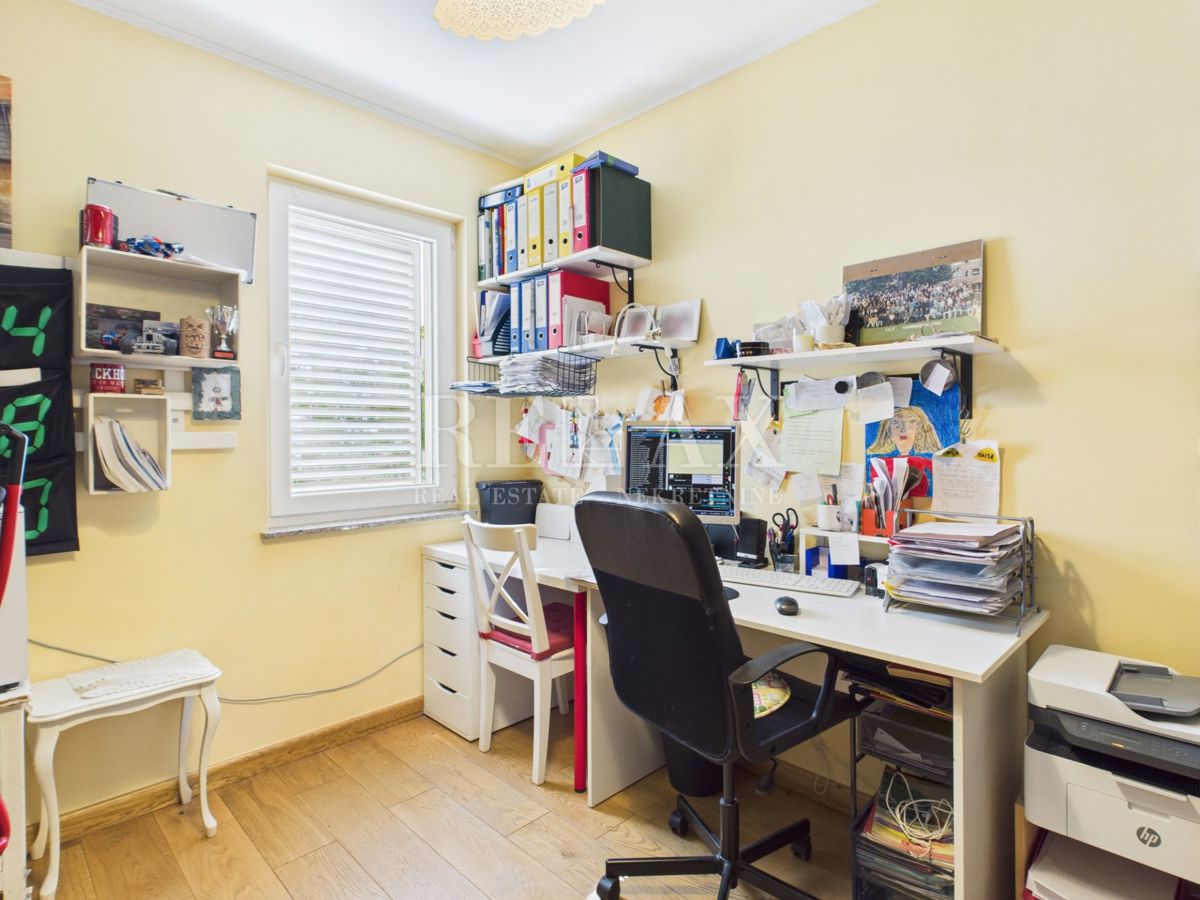 Crikvenica - spazioso appartamento con giardino e parcheggio