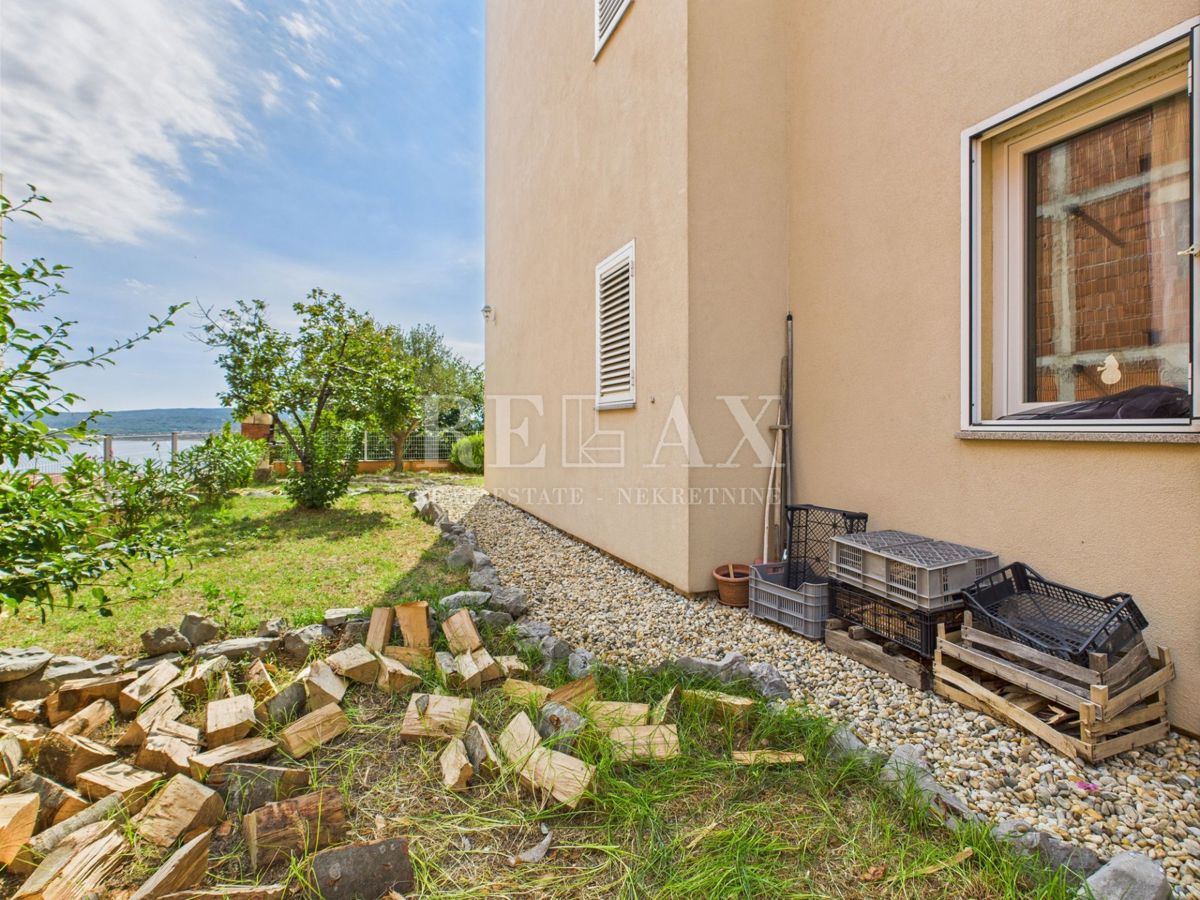Crikvenica - spazioso appartamento con giardino e parcheggio