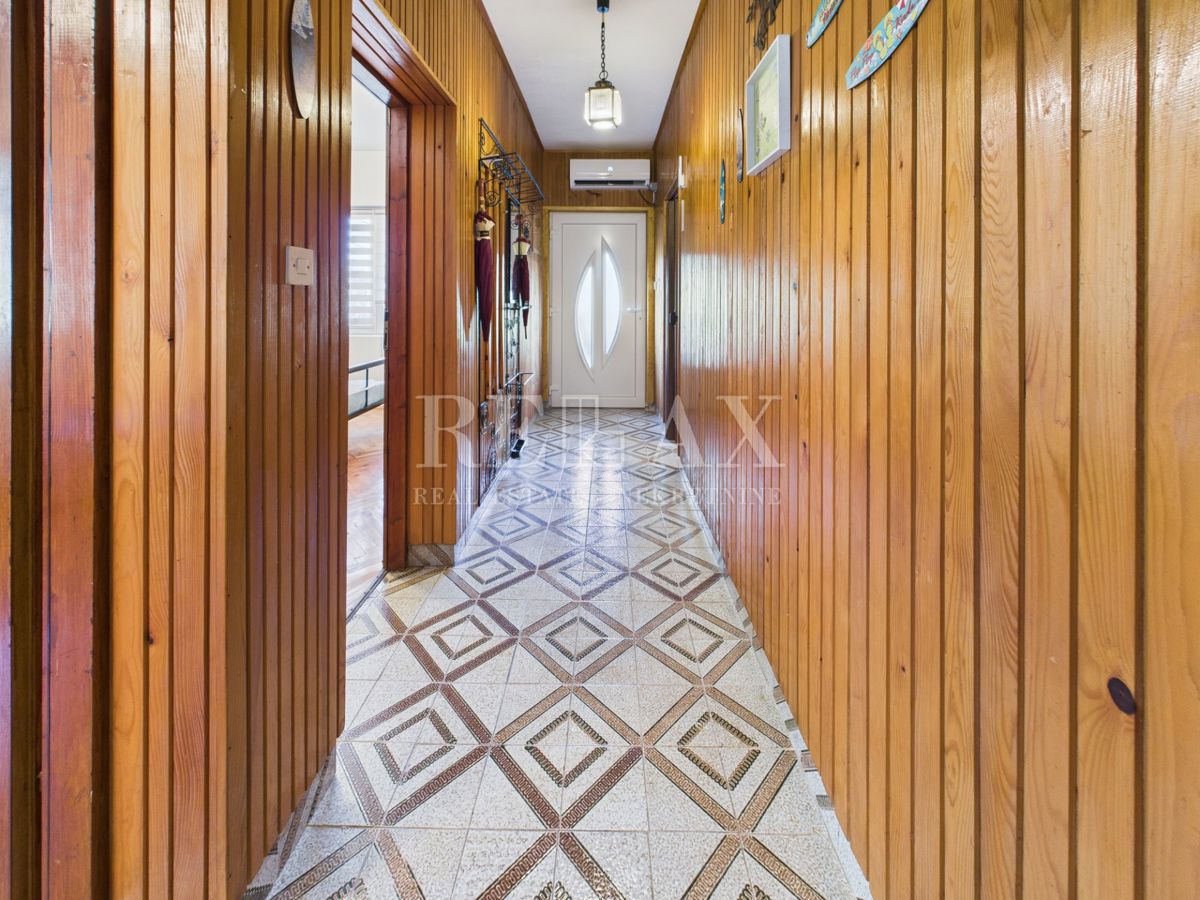 Volarice, Senj - casa a un piano con ampio giardino