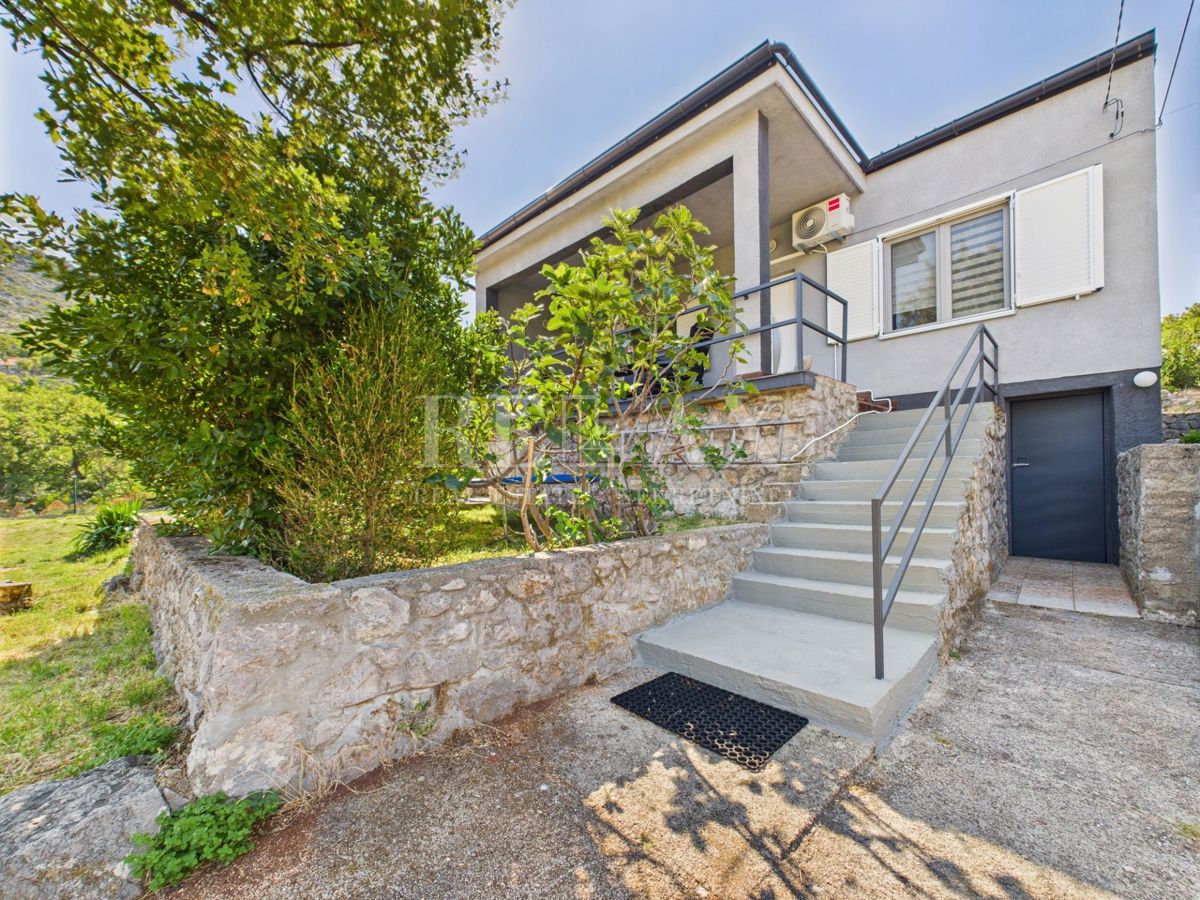 Volarice, Senj - casa a un piano con ampio giardino