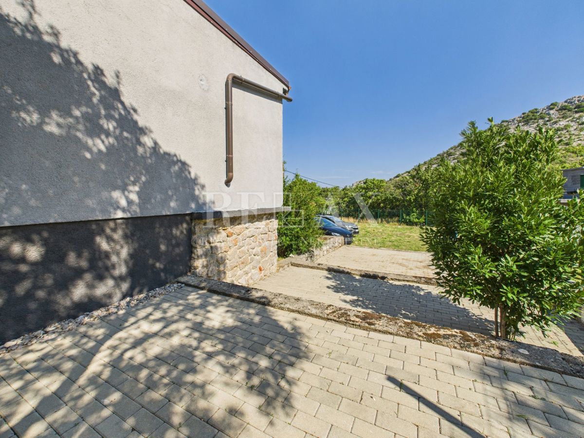 Volarice, Senj - casa a un piano con ampio giardino