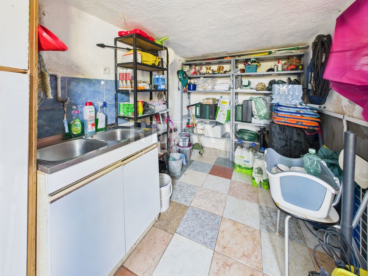 Volarice, Senj - casa a un piano con ampio giardino