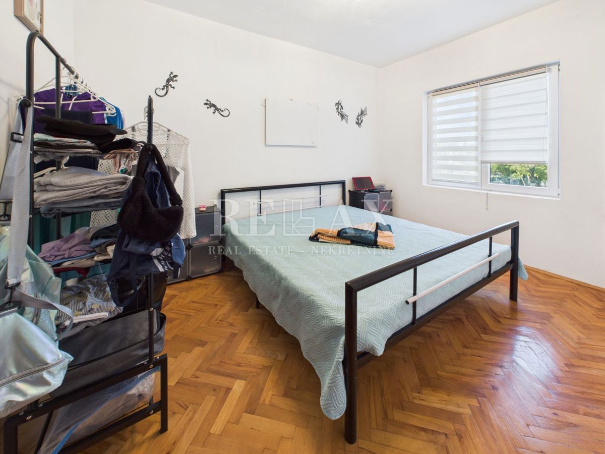 Volarice, Senj - casa a un piano con ampio giardino