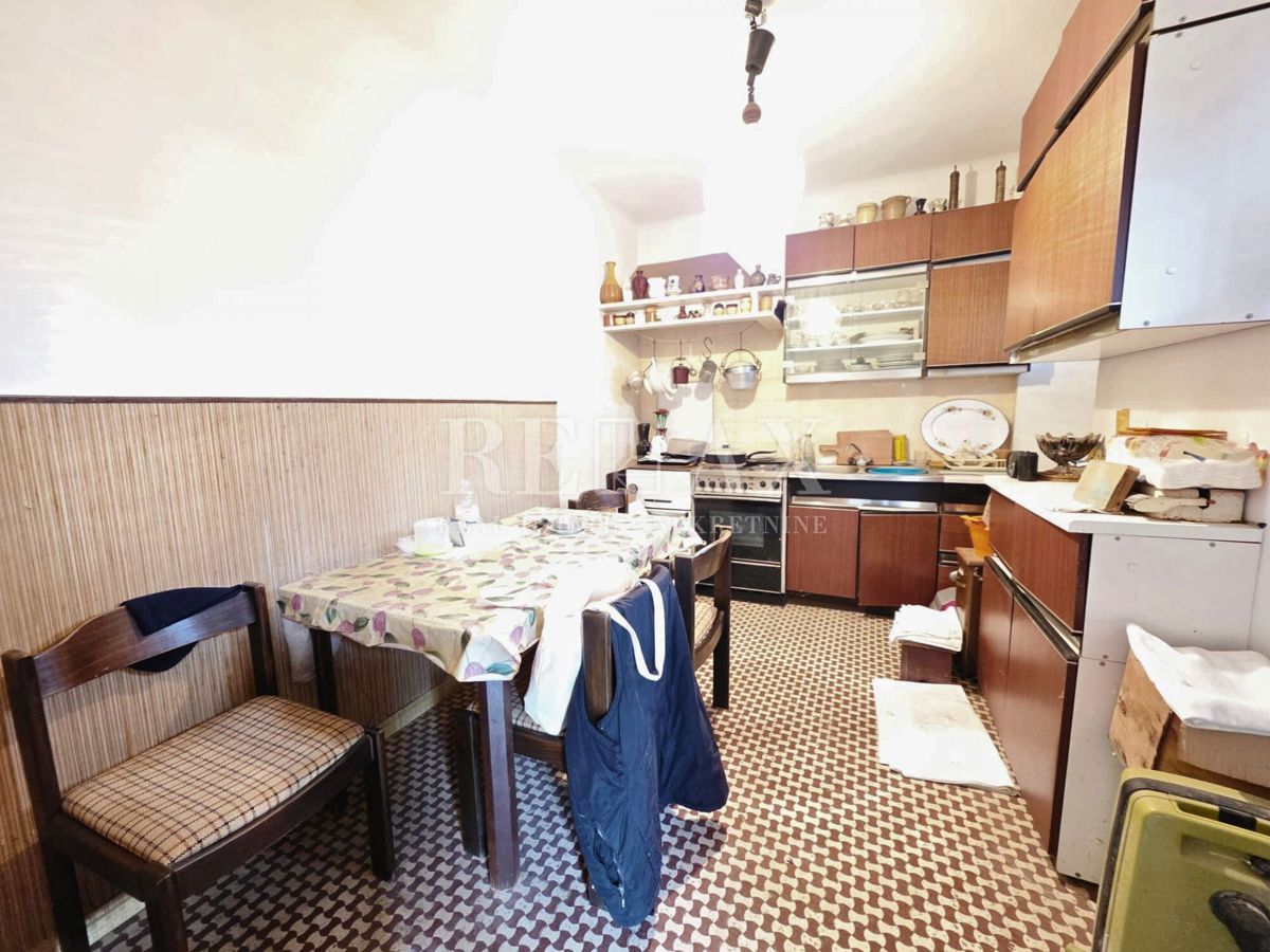 Donja Drenova - piano, ampio giardino, garage