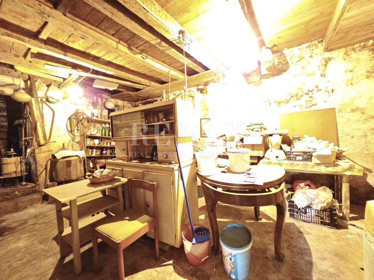 Donja Drenova - piano, ampio giardino, garage