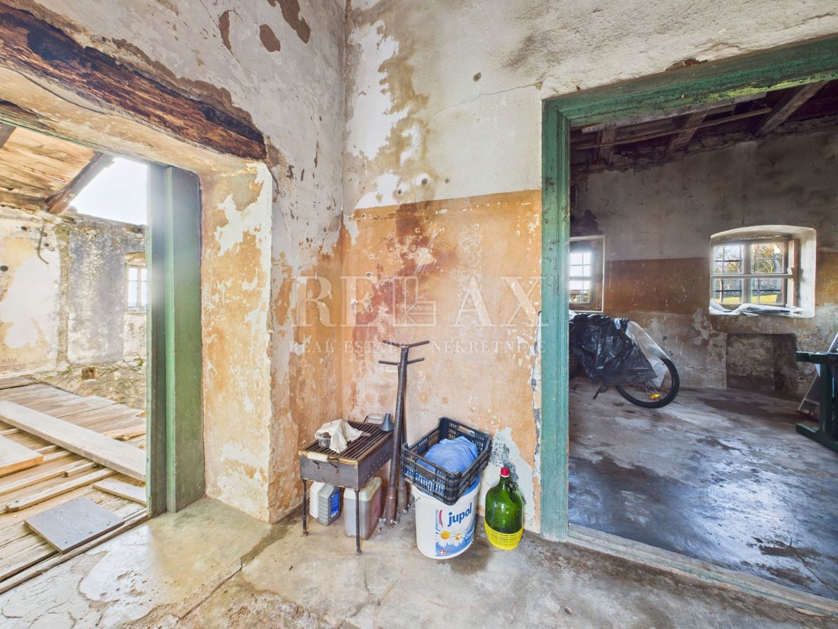 Kukuljanovo - casa, antico e rovina con un grande giardino