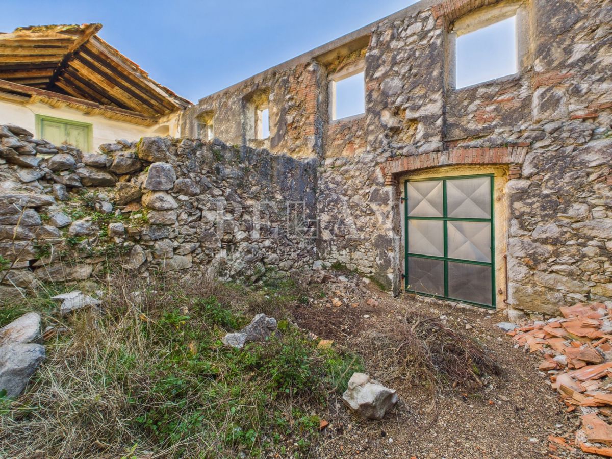 Kukuljanovo - casa, antico e rovina con un grande giardino