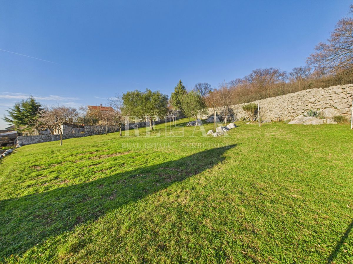 Kukuljanovo - casa, antico e rovina con un grande giardino