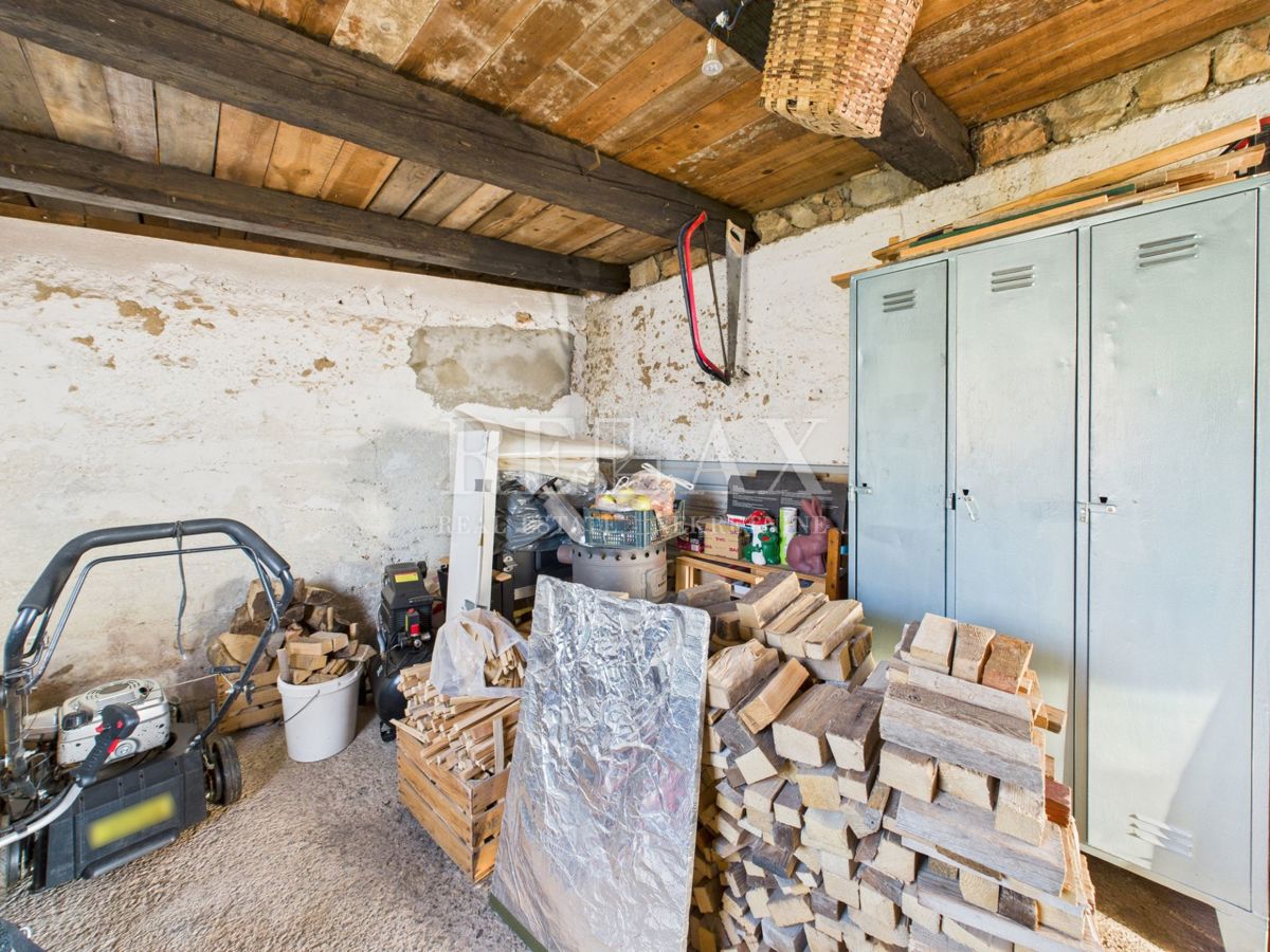 Kukuljanovo - casa, antico e rovina con un grande giardino