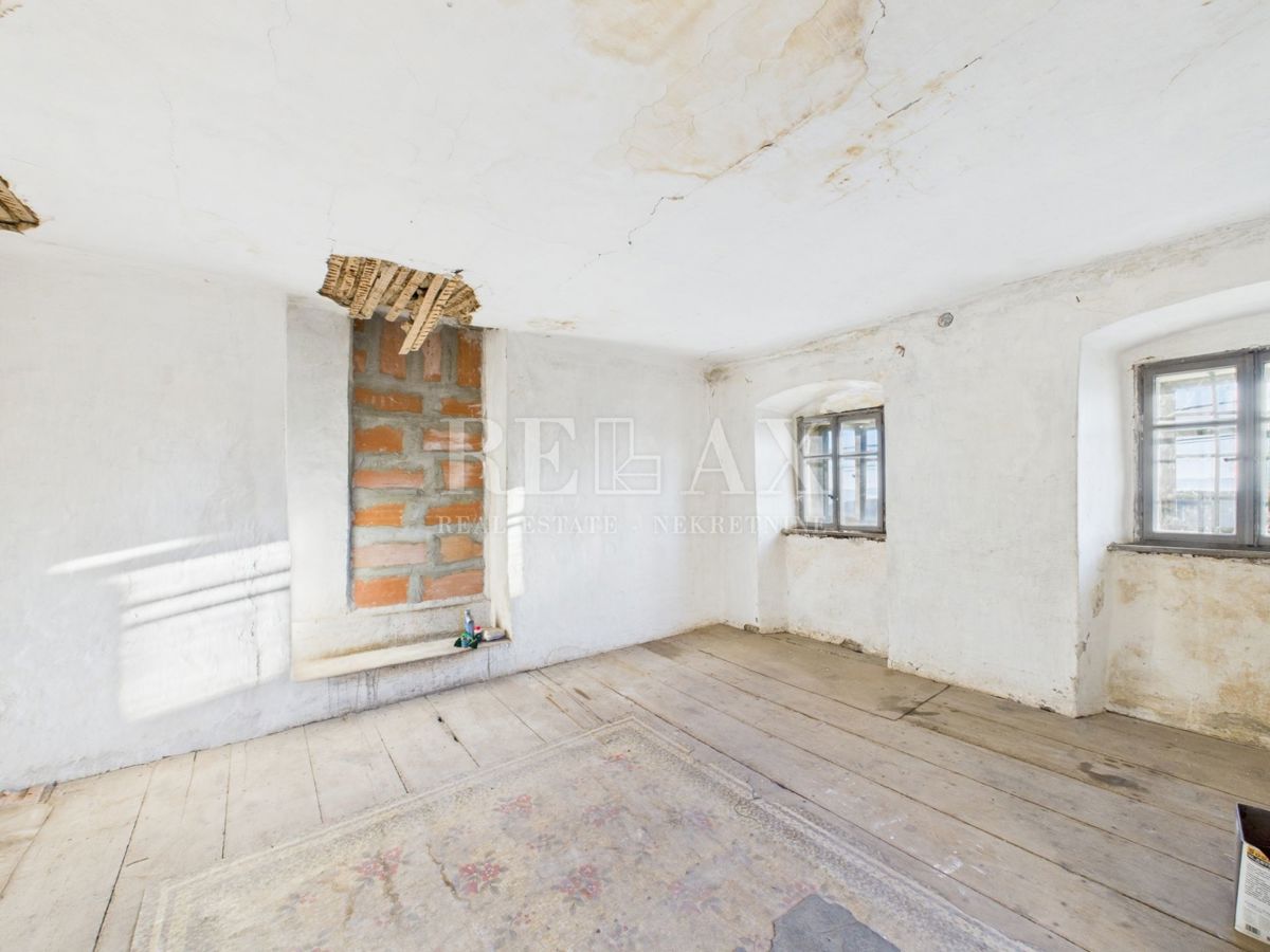 Kukuljanovo - casa, antico e rovina con un grande giardino