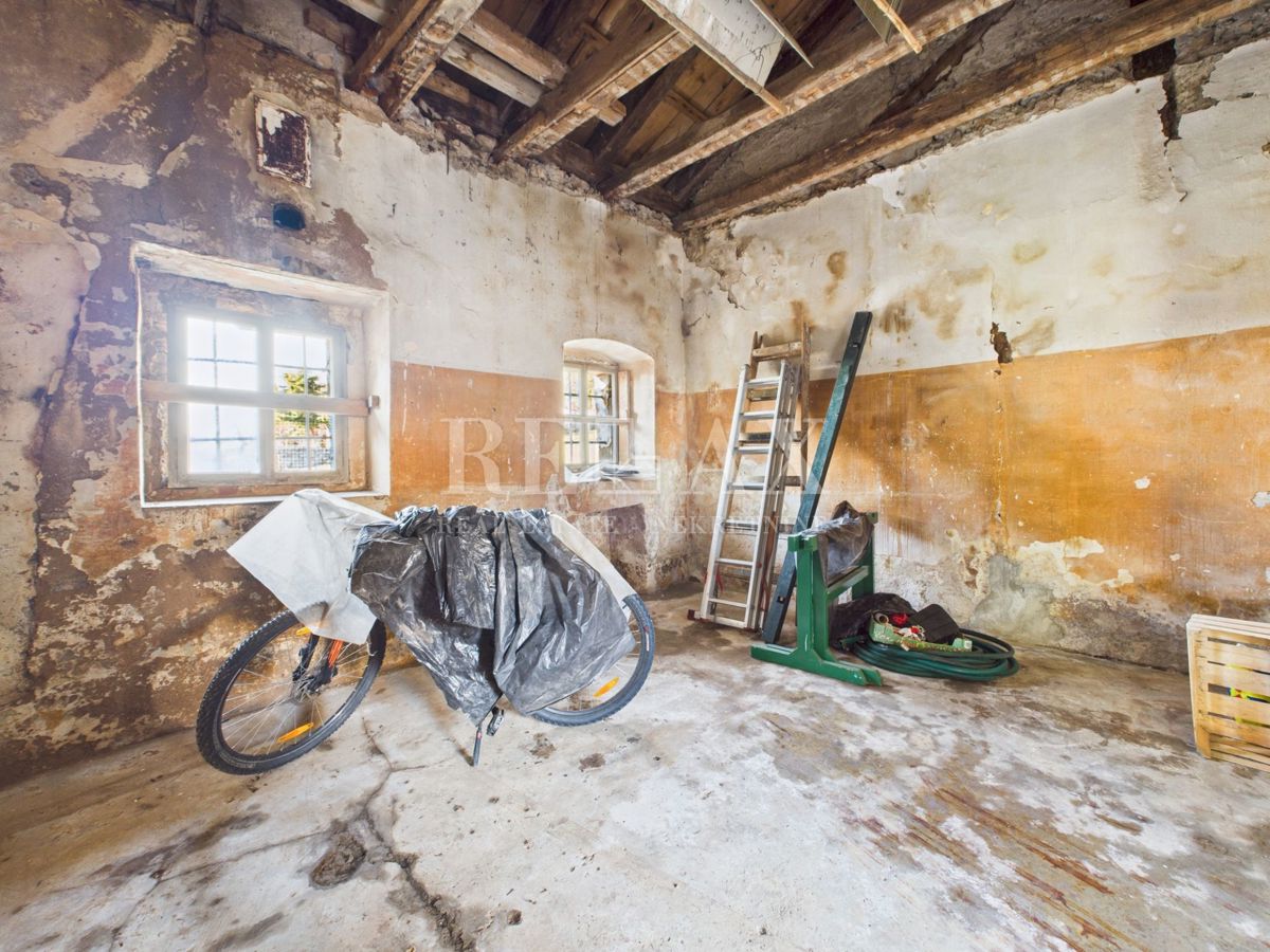 Kukuljanovo - casa, antico e rovina con un grande giardino