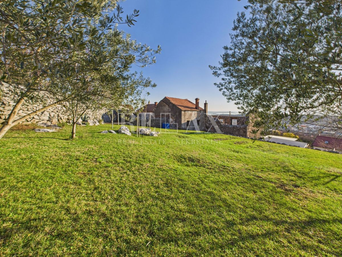 Kukuljanovo - casa, antico e rovina con un grande giardino