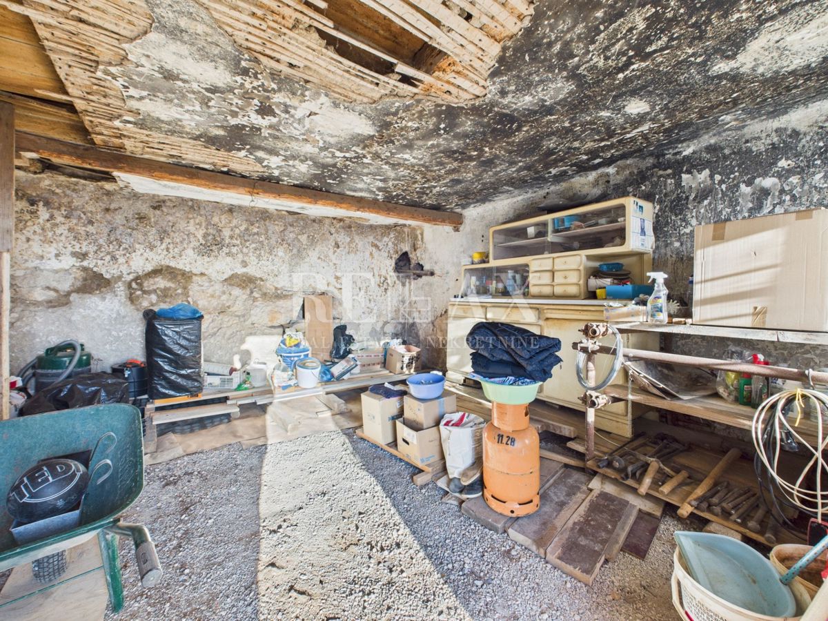 Kukuljanovo - casa, antico e rovina con un grande giardino