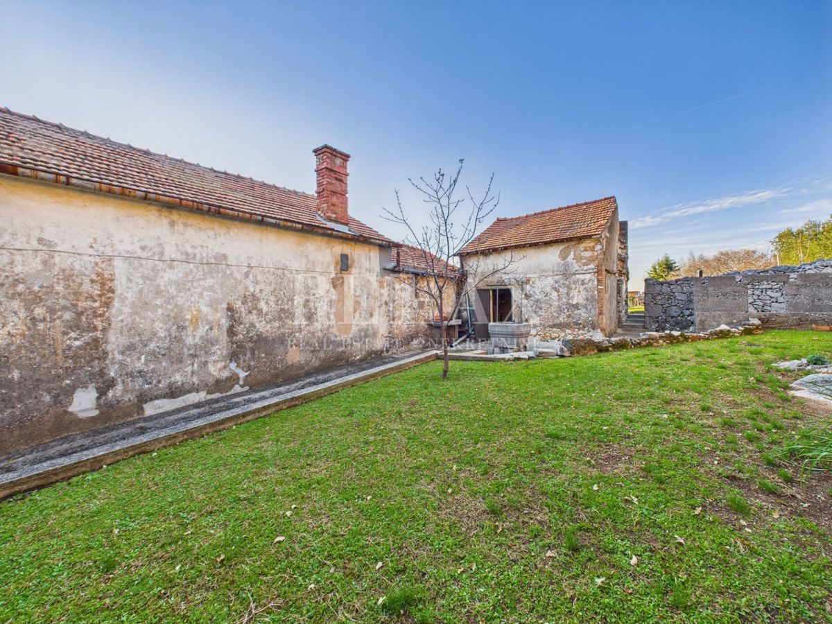 Kukuljanovo - casa, antico e rovina con un grande giardino