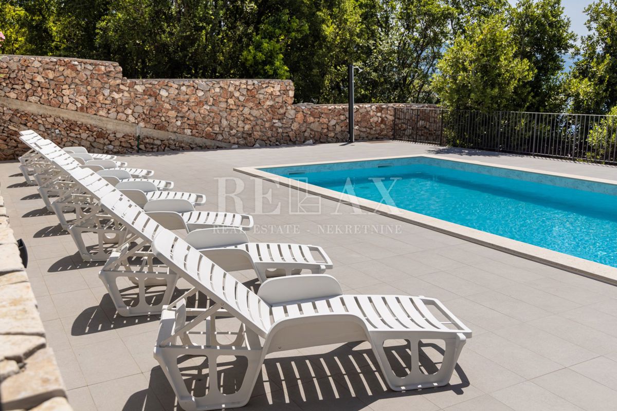 Povile - villa con piscina, a pochi passi dal mare